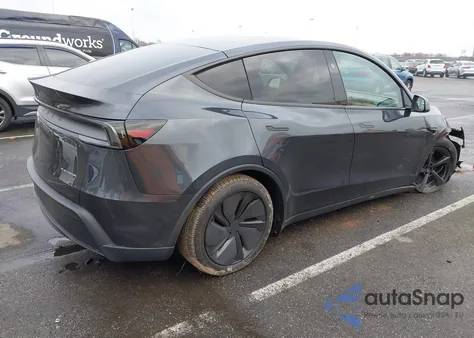 2026 Tesla Model Y Long Range Dual Motor All-Wheel Drive/Long Range Launch Series z USA, uszkodzony, nr VIN 7SAYGDEE2TA470921